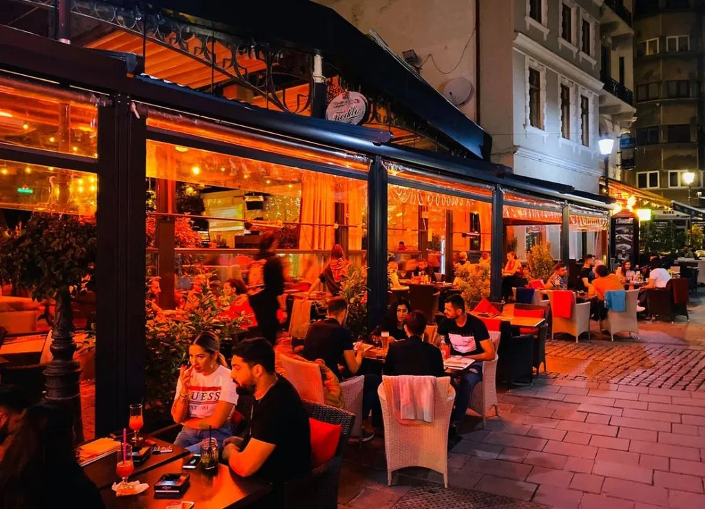 pub crawl bucharest